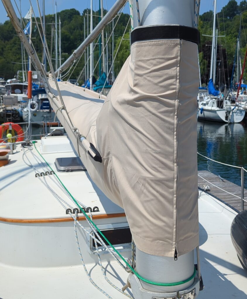 Front of the sail cover at the mast