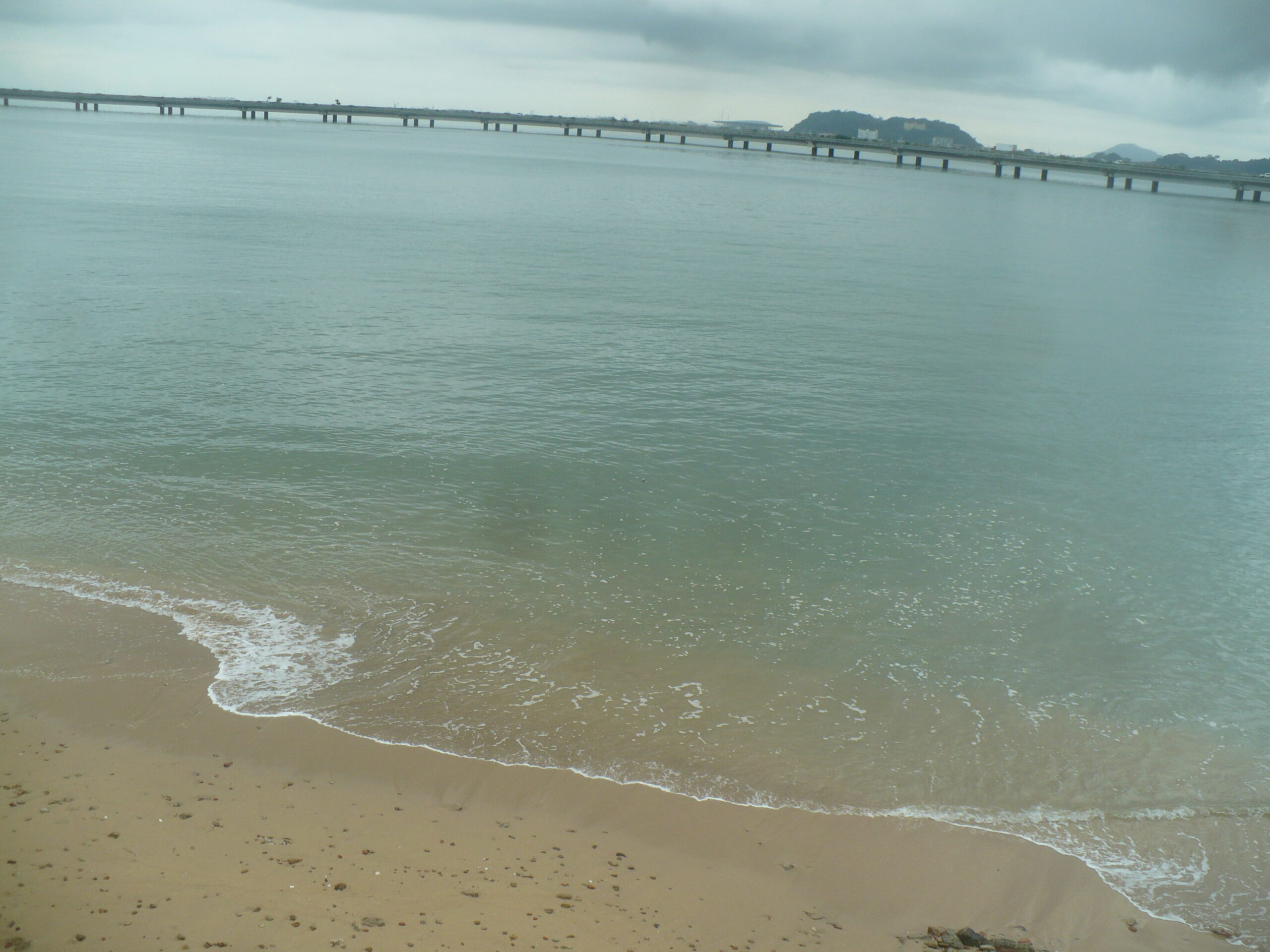 View from hotel room when tide is in, just 500m of mud flats when tide is out. Highway in background raised above the water.